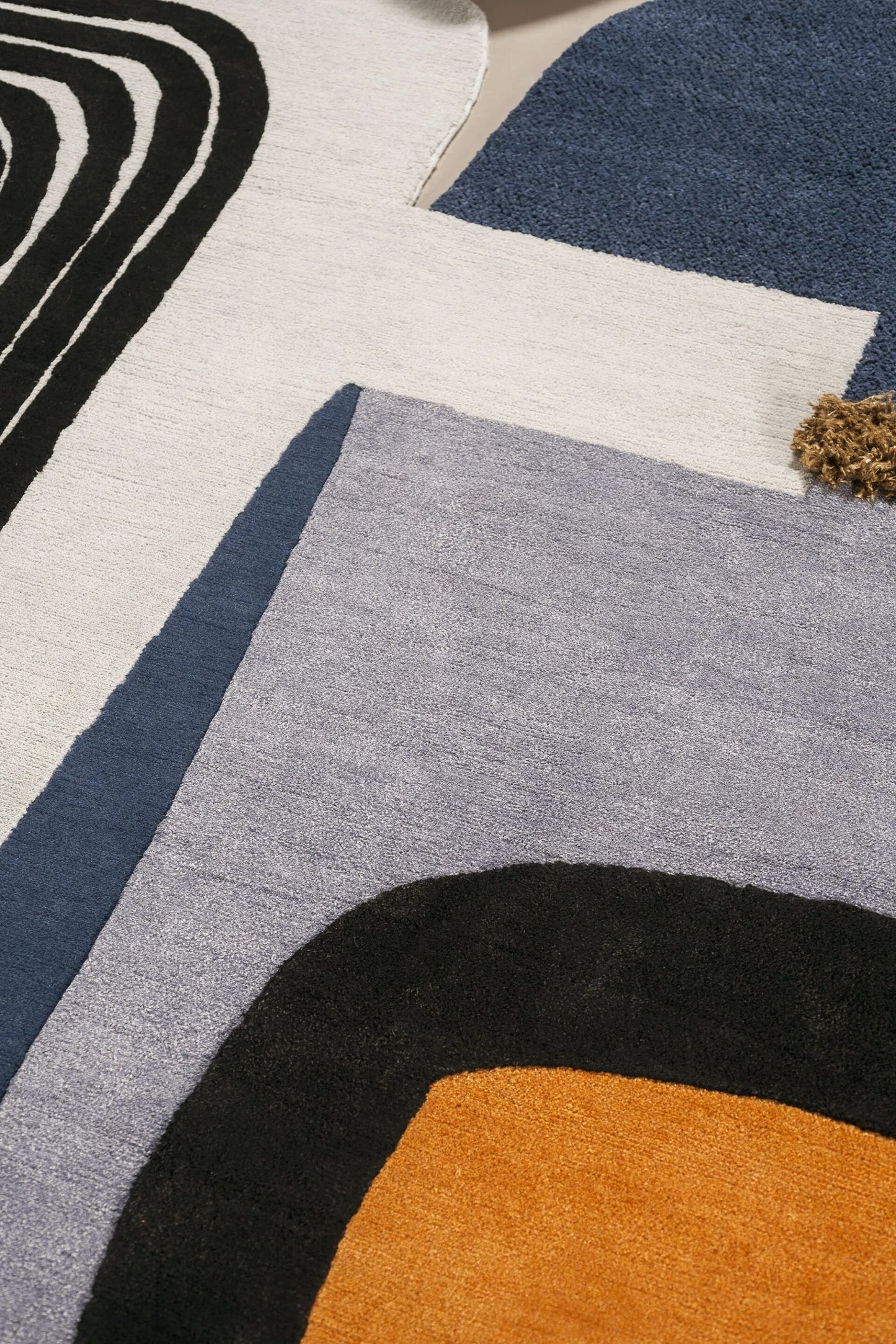 Noir Echo – Best Rug for Bold, Artistic Interiors