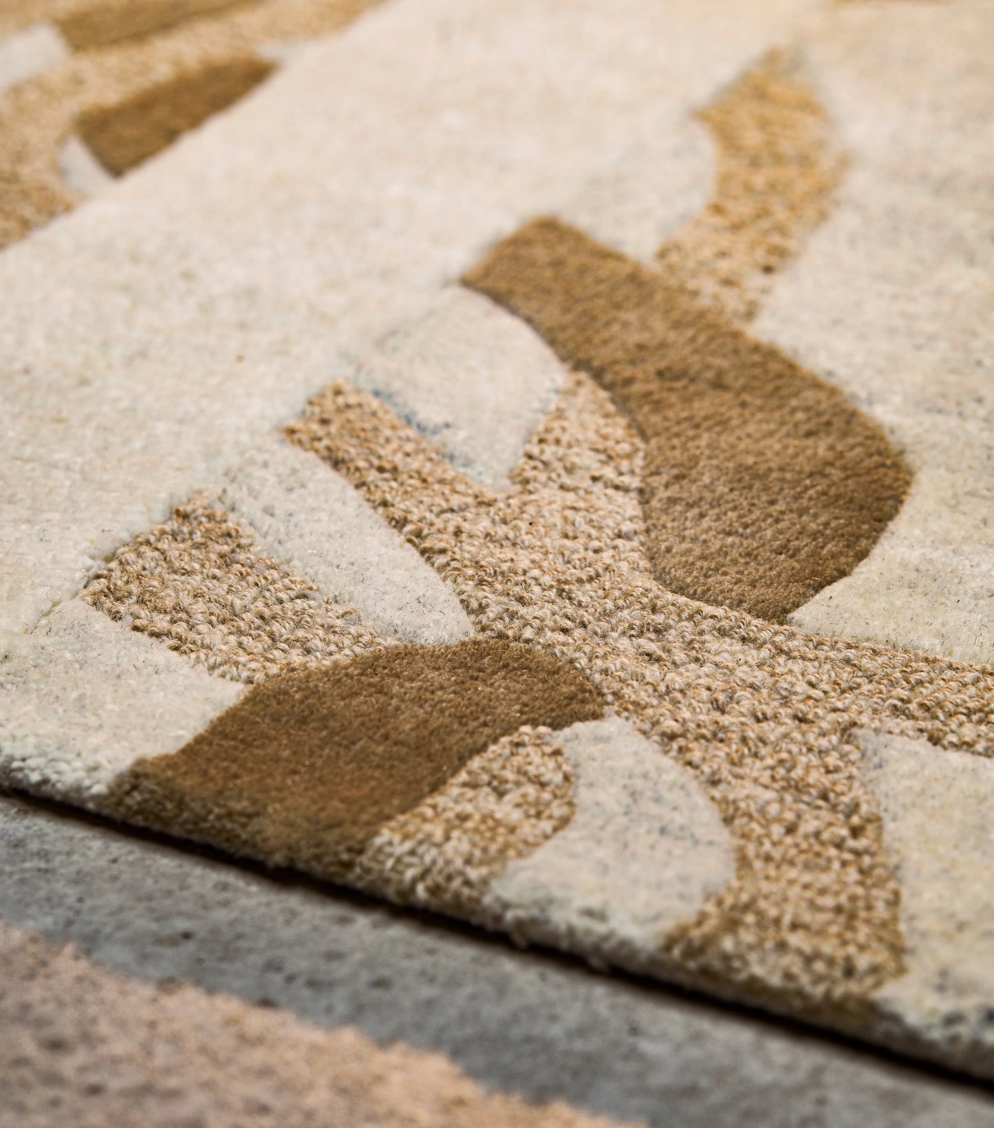 Best Abstract Harmony Rug – Modern Art-Inspired Wool Rug for Elegant Interiors
